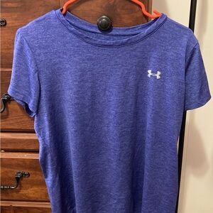 Great condition Women’s Under Armor shirt